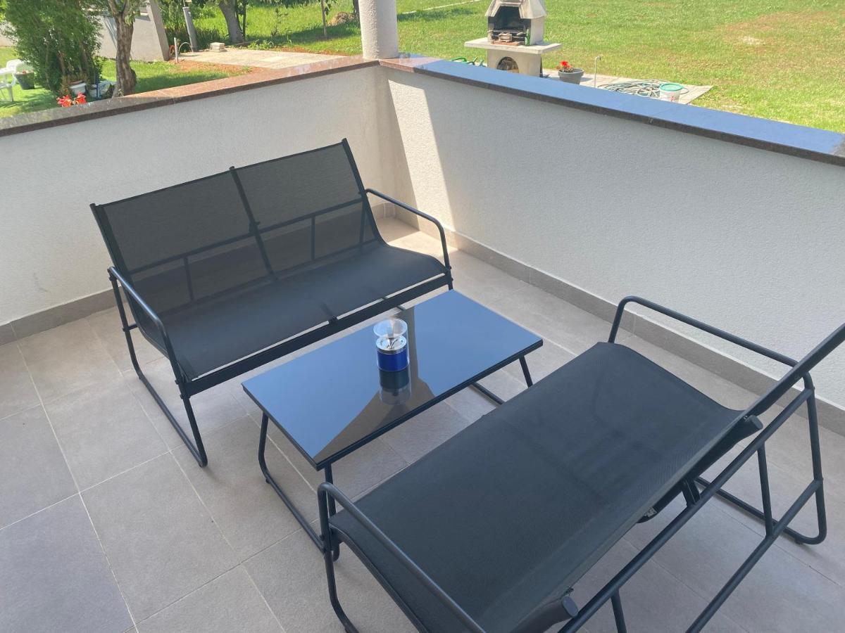 Villa Mara Pula Exteriör bild