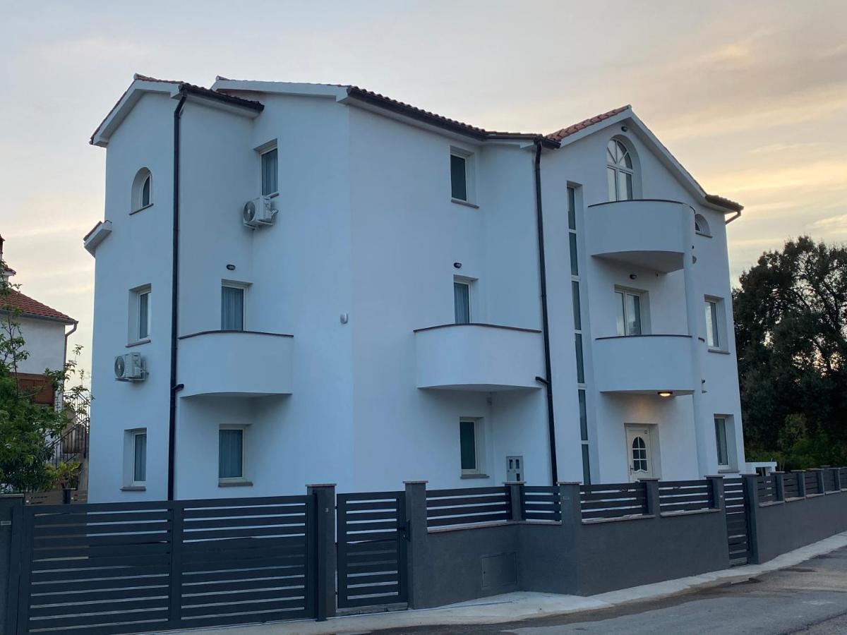 Villa Mara Pula Exteriör bild