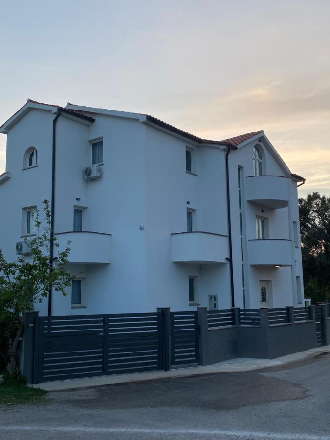 Villa Mara Pula Exteriör bild